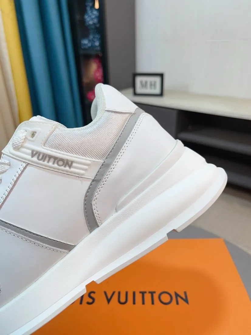 Men's shoes 💰600🌸🌸 LV style is novel and fashionable, the upper is made of imported cowhide + LV special materials! Super trendy design! It’s eye-catching! The leather is soft, delicate, shiny and translucent, showing the ultimate in pure handcraftsmanship, and the mesh is soft, comfortable and breathable! Size: 39-44 (38 45 customized)